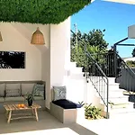 Modern In With Shared Pool.