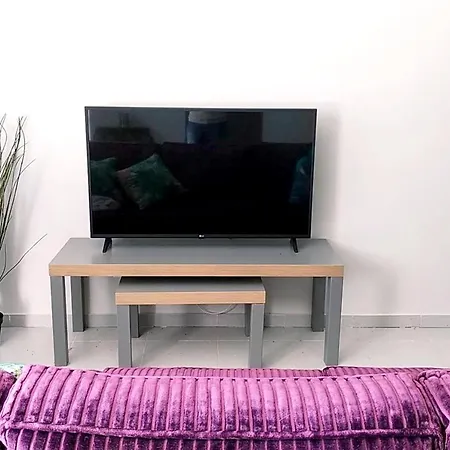 Апартаменты Modern In With Shared Pool.
