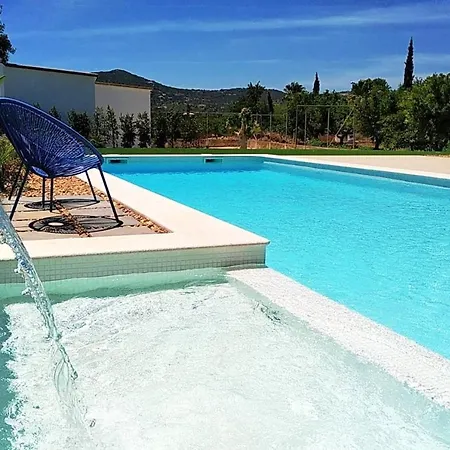 Modern In With Shared Pool. * Estoi