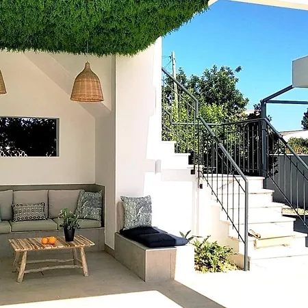 Modern In With Shared Pool.