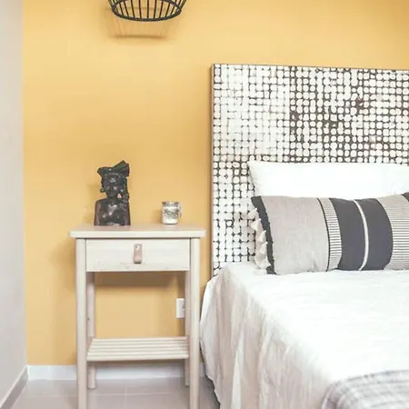 Modern In With Shared Pool. Apartment *