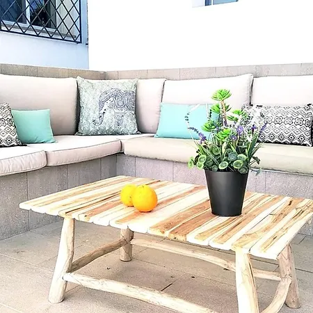 Apartment Modern In With Shared Pool.